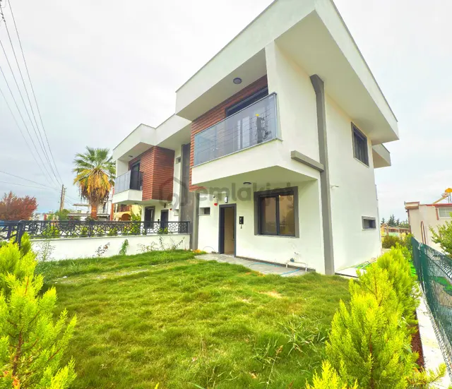Kuşadasında Plaja Ve Alış Veriş Mağ.yakın Özel Havuzlu 4+2 Sıfır Villa 4