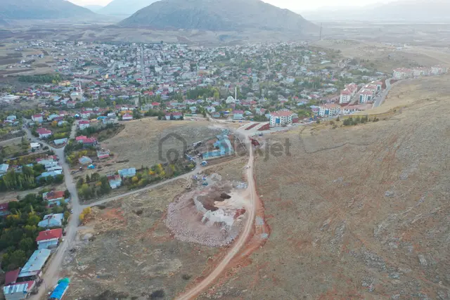 İlçe Merkezinde Yeni Açılan Toki Lere 70mt Mesafede Kaçırılmayacak Fırsat Arsa 3