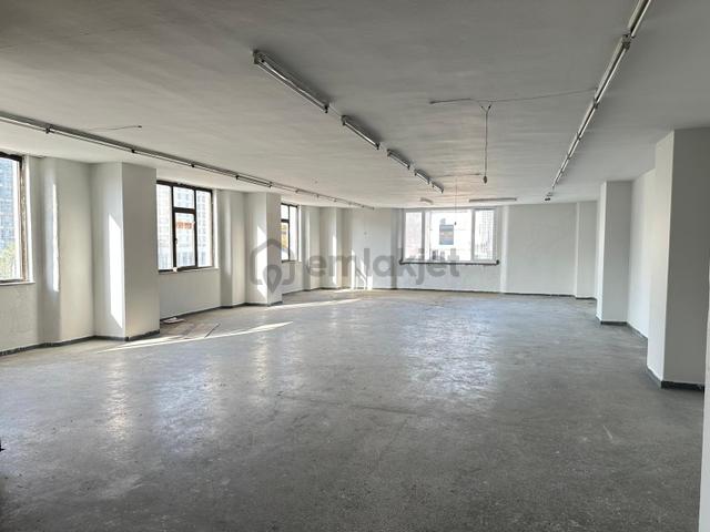 Safir Bakırköy'den Merter Tramvay Durağında Arakat 200 M2 İşyeri 1
