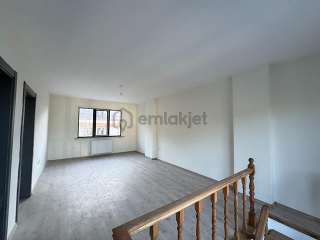 Rize Fındıklı Merkez Mahallesi Havuz Manzaralı 2+1 Satılık Villa 4