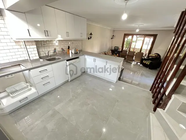 Vizyon Emlak'tan Site İçerisinde Havuzlu Masrafsız Yapılı Villa 5