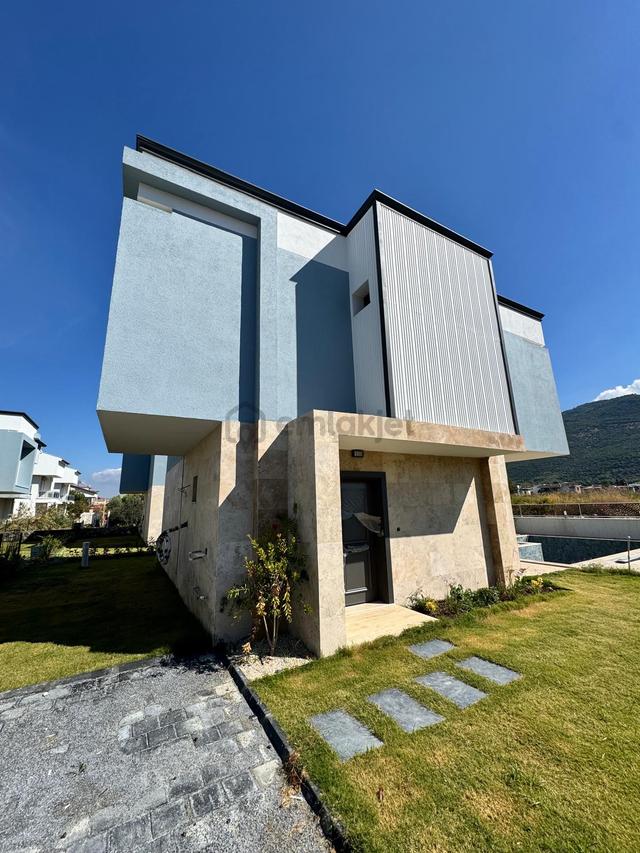 Kuşadası Güzelçamlı'da Denize 300 Mt Yakın Özel Havuzlu Villamız 4
