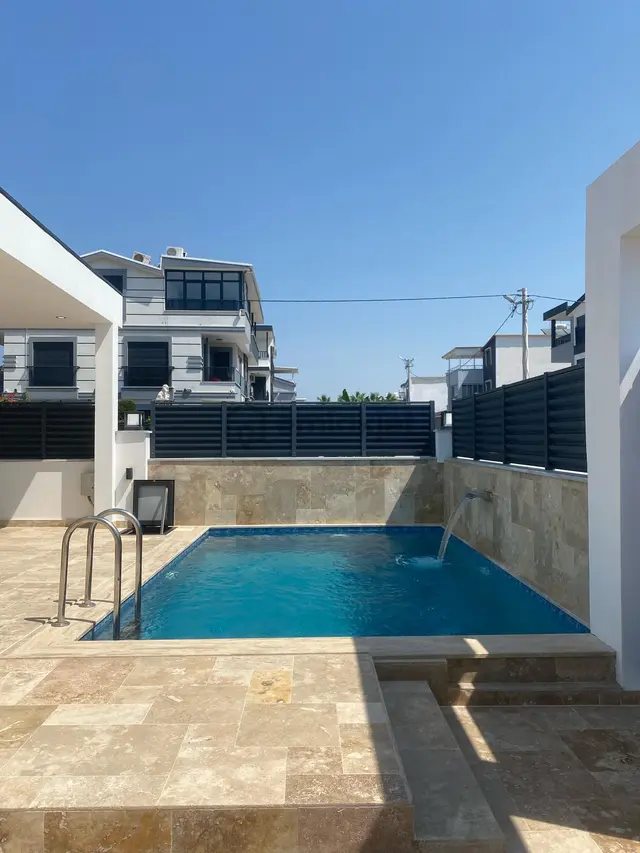 Didim Efeler'de Satılık Havuzlu Güvenlikli Bahçeli Villa 2