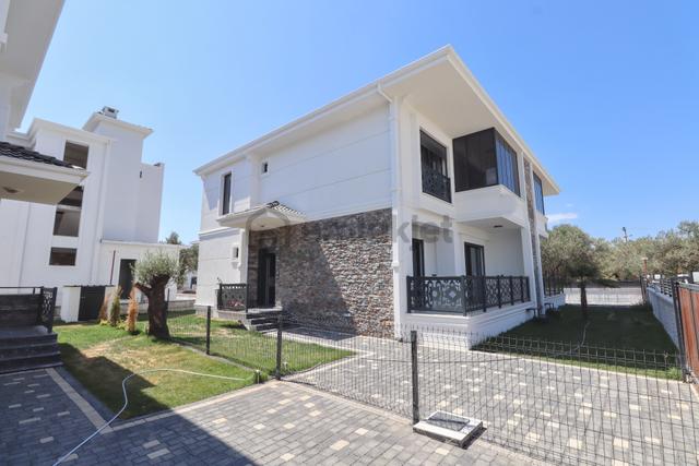 Altınoluk Yolun Altında Altta Odası Olan 4+1 Sıfır Villa 3