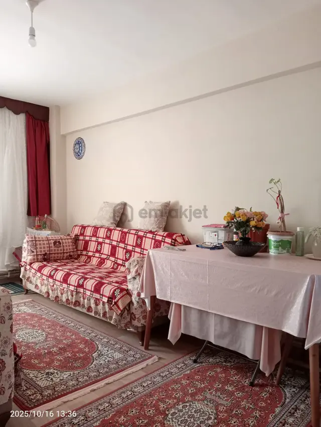 Lise Caddesinde Merkezde 3+1 Satılık Daire 1