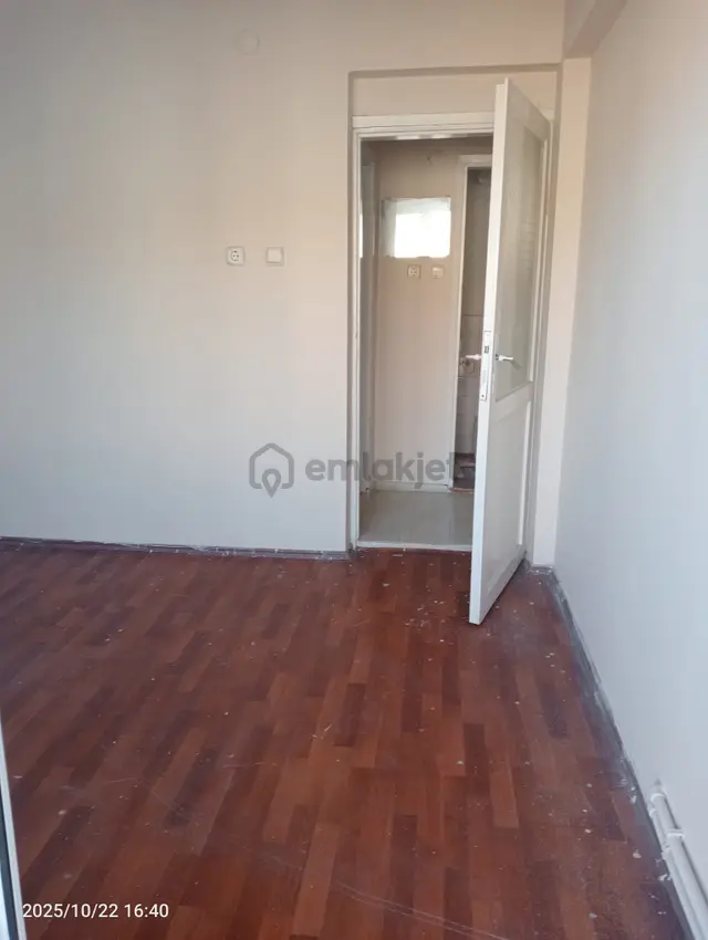 Demirsubaşı Mahallesinde 2+1 Satılık Daire 2