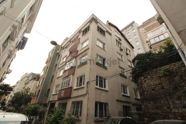 Beyoğlu Cihangir'de Taksim'e Yakın Geniş Teraslı Daire 1