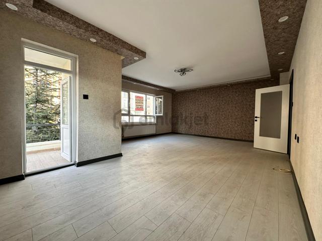 Uzman Emlak' 19 Mayıs Mh Özgürlük Caddesinde Orta Katta Full Yapılı 3+1 Daire 2