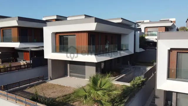 Kuşadası Soğucakta Full Deniz Manzaralı Eşyalı Villa 3