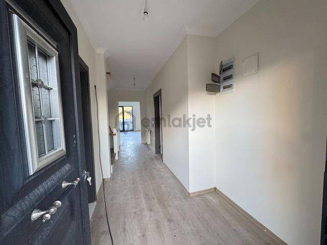 Rize Merkez Mahallesi Deniz Manzaralı 4+2 Satılık Villa 3