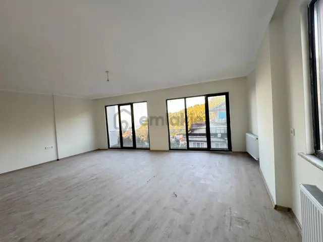 Rize Merkez Mahallesi Deniz Manzaralı 4+2 Satılık Villa 5