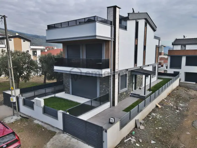 Irmaksudan Güre De Deniz Ve Doğa Manzaralı Bahçe Kullanımlı 3+1 Villa 1