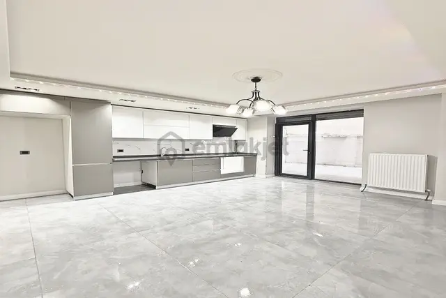 Bahçeşehir Lokasyonunda Modern Tasarımlı Satılık 2+1 Daire 1