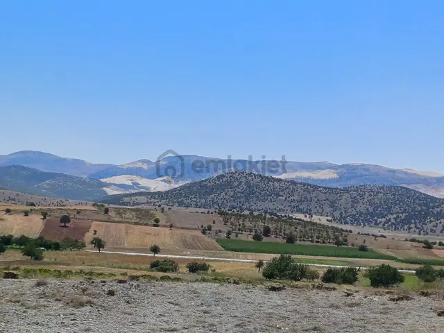 Burdur Yeşilova Harmanlı 5 Dönüme Yakın Yatırımlık Tarla 1