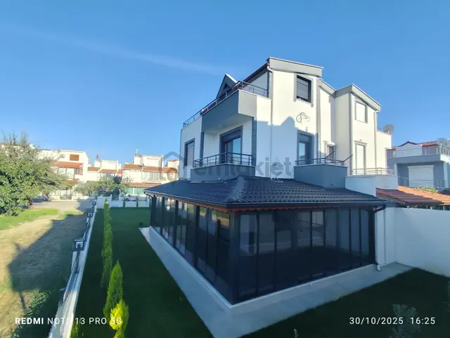 Ayvada'dan Altınova’da Geniş Bahçeli Sıfır Lüks 3+1 Tripleks Villa 3
