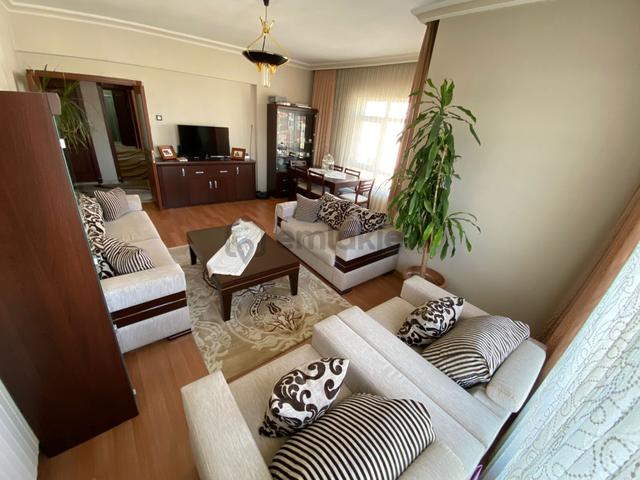 Karargahtepe Mahallesi'nde Cadde Üzerinde 3+1 Full Yapılı Daire! 5