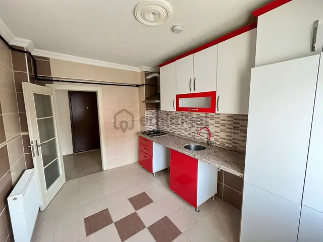 Ufuktepe Mahallesi'nde Cadde Üzerinde Full Yapılı 3+1 Daire! 3