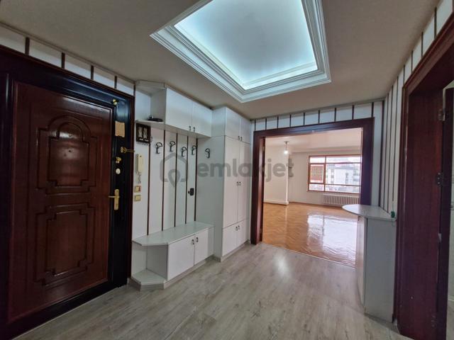 Birlik Mahallesi 435. Cadde Üzerinde Full Mobilyalı 3+1 Kiralık Daire ........ 2