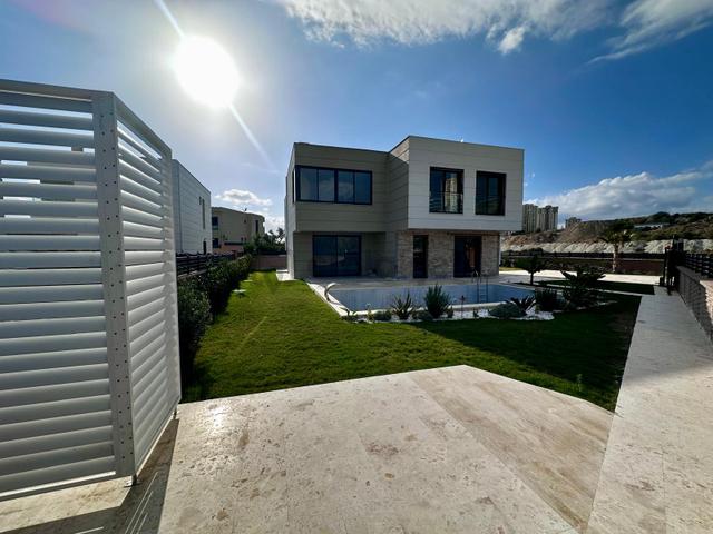 Kuşadası'nda Satılık Doğalgazlı Fırsat Villa 4