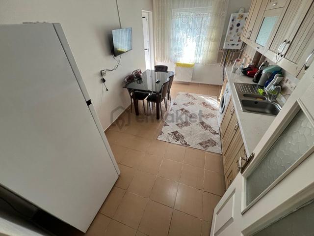Karşıyaka Mahallesi'nde Cadde Üzerinde 3+1 Site Dairesi! 4