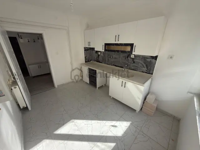 Etlik Mahallesi'nde Cadde Üzerinde 3+1 Full Yapılı Daire! 2