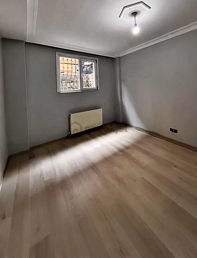 Acıll Satılık Pıyasanın Altında Bahçeli Bahçe Katı 1
