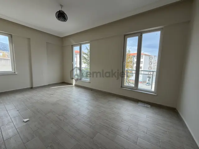 Tunçez Gm Çarşı Merkezde 2+1 5 Yıllık Satılık Daire 4