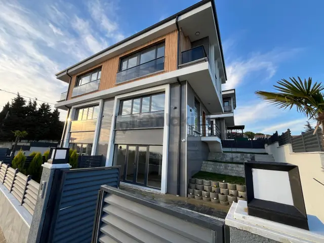 Turyaptan Silivri Cumhuriyet Mahallesinde 4+1 130 M2 Satılık Villa 2