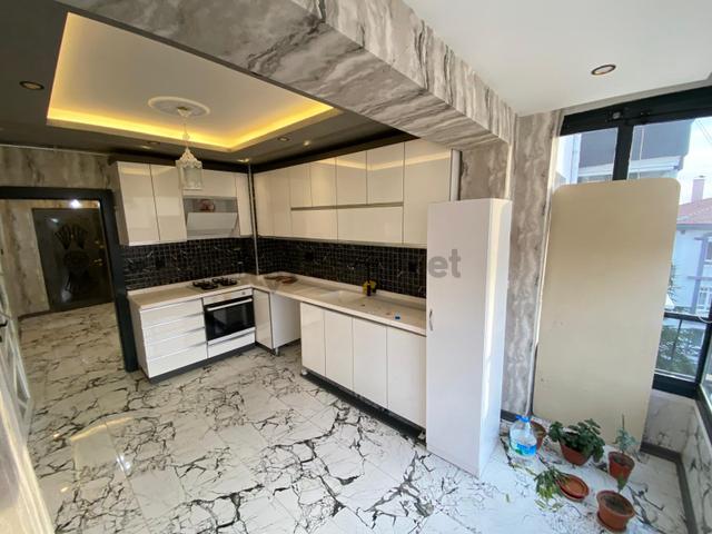 Atapark Mahallesi'nde Cadde Üzerinde Full Lüks Yapılı 3+1 Daire! 4
