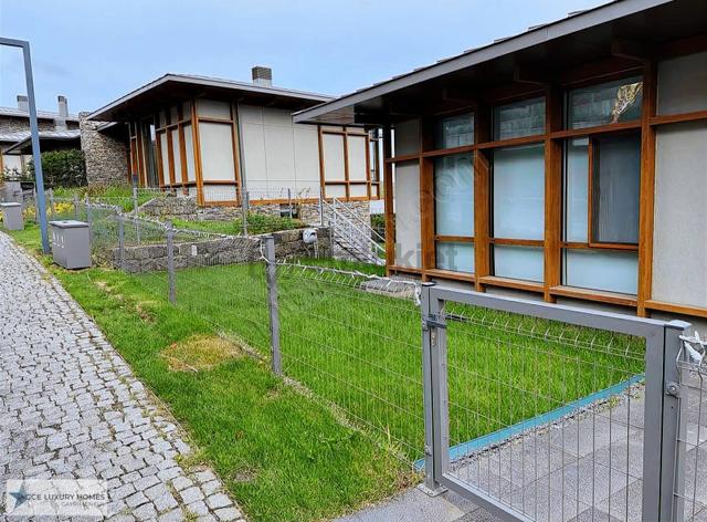 Acil İhtiyaçtan Satılık Düşler Vadisi'nde 4+1 Asansörlü Villa 4