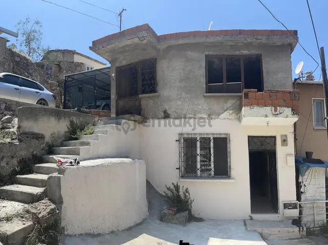 Ayvalık Merkez'de Deniz Manzaralı Bahçeli 2 Katlı Müstakil Kagir Ev 1