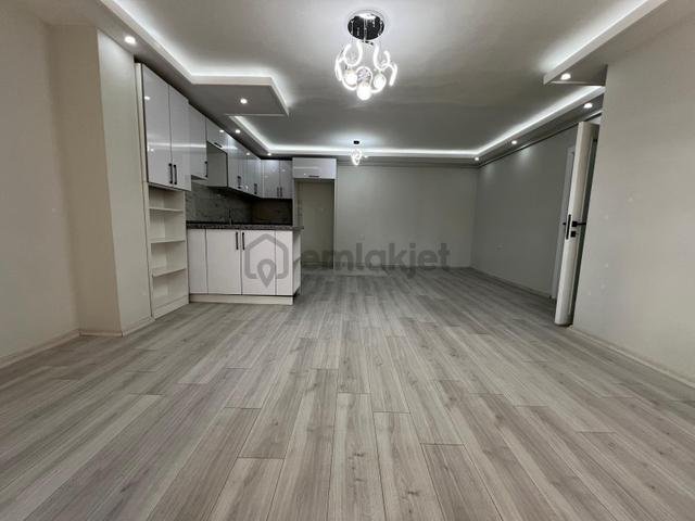 Etlik'te Full+full Lüks Yapılı Amerikan Mutfaklı 2+1 Daire! 3