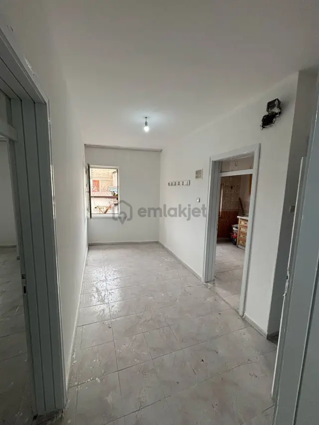 Karşıyaka Mahallesinde Dülük Caddesinde Satılık Bina 4
