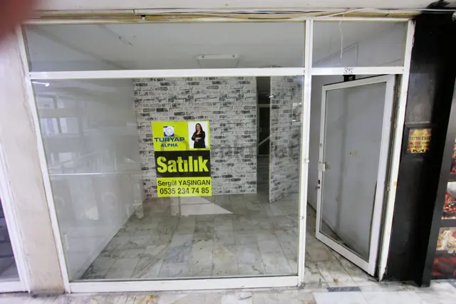 Gaziosmanpaşa Merkezde Meriç Pasajında Satılık 25 M² Dükkan 2