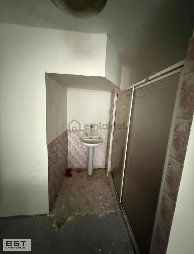 Kerkük Cd Üzeri Satılık 28 Giriş 28 Üst Katlı Dükkan 5