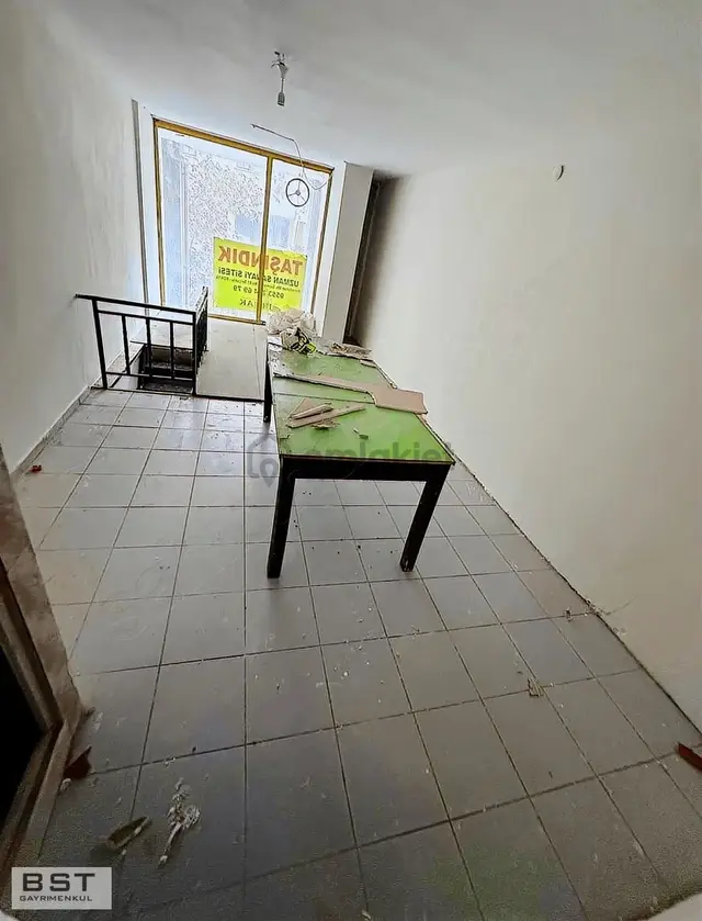 Kerkük Cd Üzeri Satılık 28 Giriş 28 Üst Katlı Dükkan 3