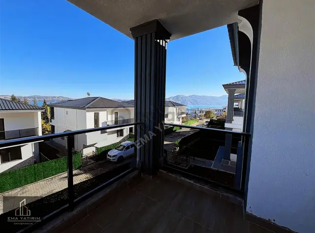 (ema) Önü Hazar Gölü, Arkası Orman Manzaralı Ve De Takaslı Villa 3