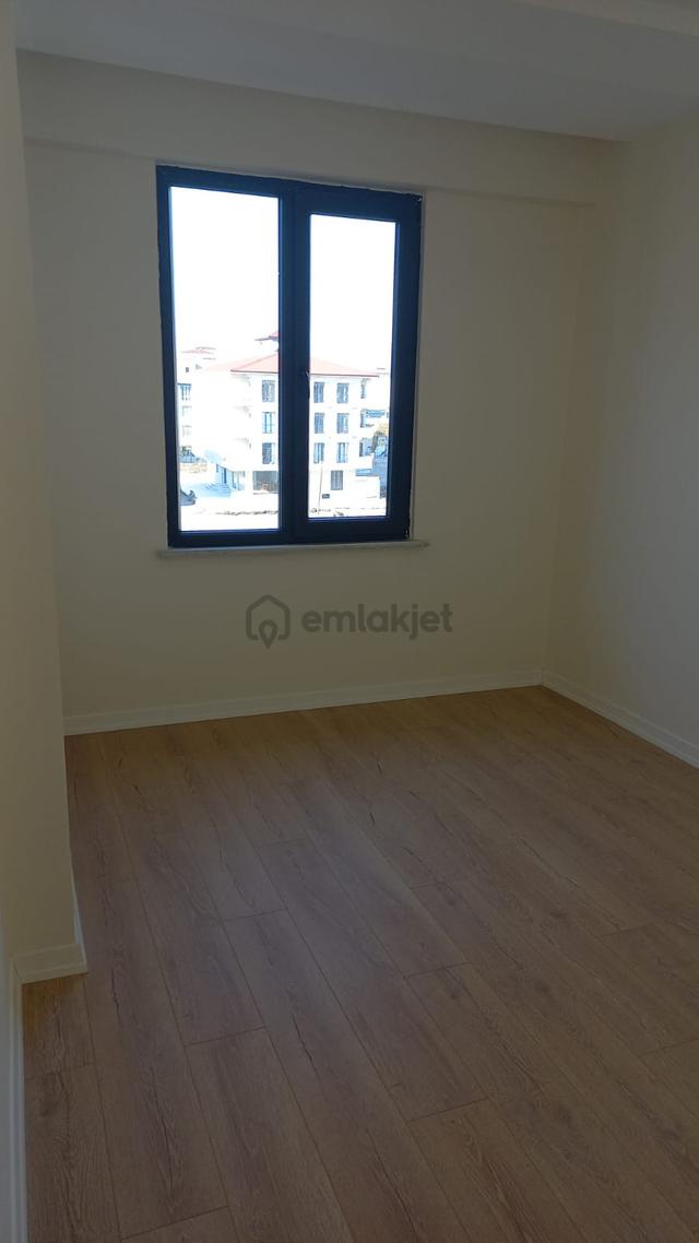 Kapaklı-merkez'de, Doğu Ve Güney Cepheli, Satılık (2+1) Daire (90 M²) 3