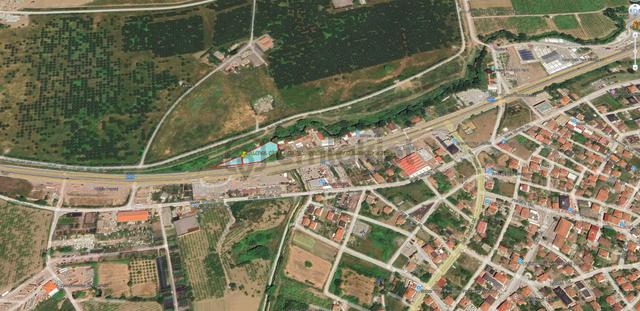 Yalova İli Çiftlikköy İlçesi Taşköprü'de 2884 M² İçerisinde Yapı Bulunan Tarla E5'e 200 Cepheli 2