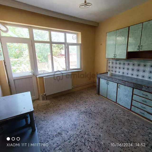 Elit Emlak'tan Satılık Müstakil Ev 2 Katlı 5+1 Bodrum Teras Bahçe Var 2