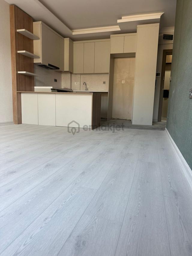 Acil Satılık 1+1 Bahçe Çıkışlı İskanlı Asansörlü Yeni Bina 5