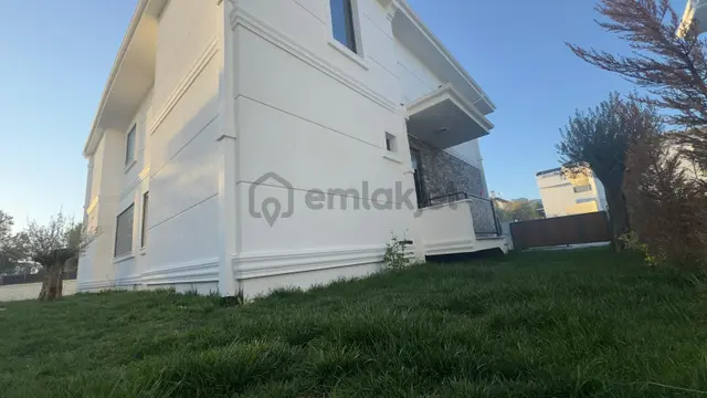 Güre Çamlıbel'de Denize 300 Metre Mesafe'de 4+1 Villa 4