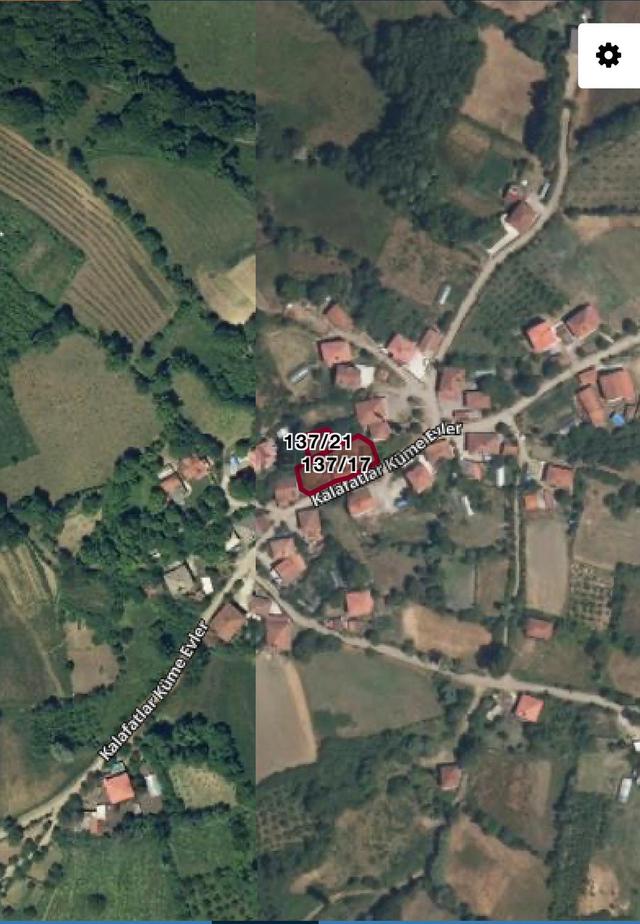 Bilgin Emlaktan Köy Merkezinde İçinde Ev Olan İki Arsa Tek Fiyat 3