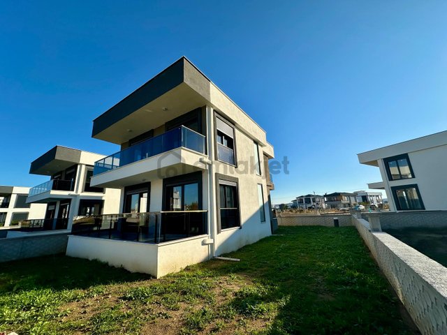 Gömeç'te Denize Yakın, Bahçeli Ve Sıfır Lüks Müstakil 4+1 Villa Gömeç'te Denize Yakın, Bahçeli Ve Sıfır Lüks Müstakil 4+1 Villa