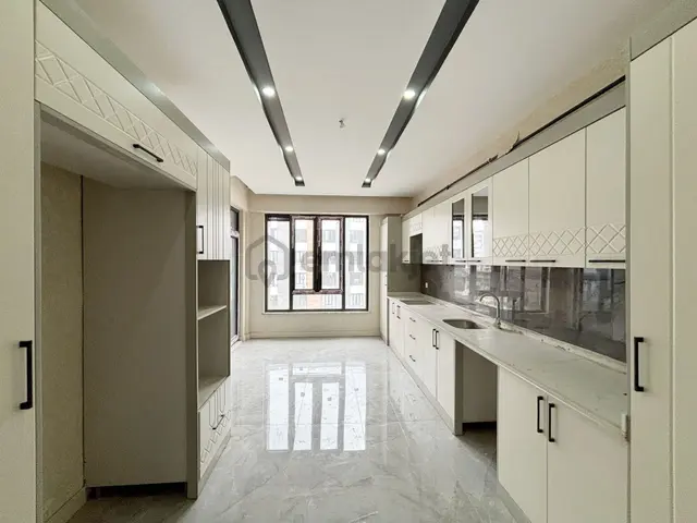 Fıstıklık'ta Az Katlı Geniş Mutfak Ve Cam Balkonlu Sıfır 3+1 3