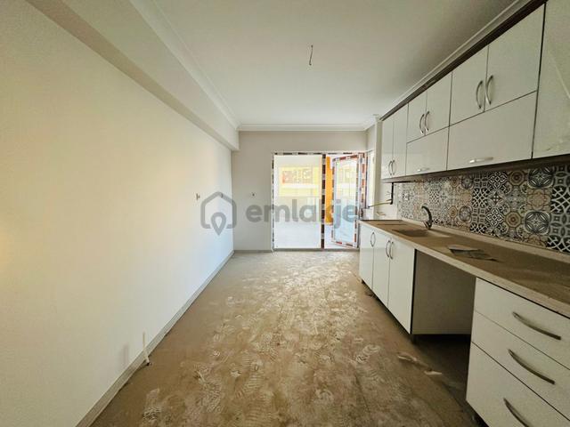 Başpınar Mahallesinde Ebeveyn Banyolu 3+1 Katta Satılık Daire !! 4
