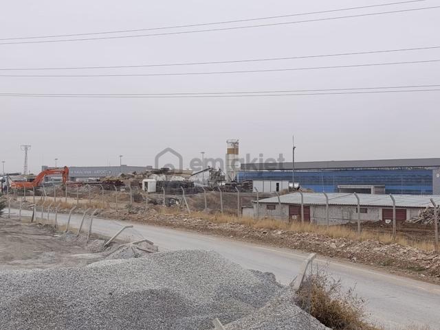Havaalanı Aksarayda Yenı Havaalanı Terminal Kapısı Karsısında 14.5 Dönum Satılık Kaysı Bahçesi