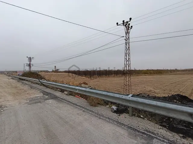 Havaalanı Aksarayda Yenı Havaalanı Terminal Kapısı Karsısında 14.5 Dönum Satılık Kaysı Bahçesi 4