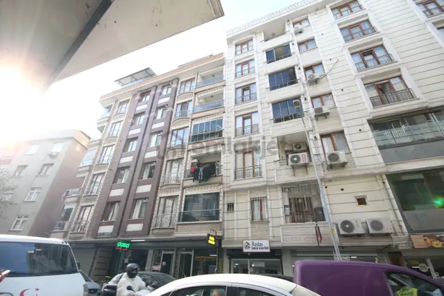 Old City'den B.evler Devlet Hast. Karşısı Hareketli Yerde Yenibina İki Katlı 75m2 Satılık Kiracılı 3
