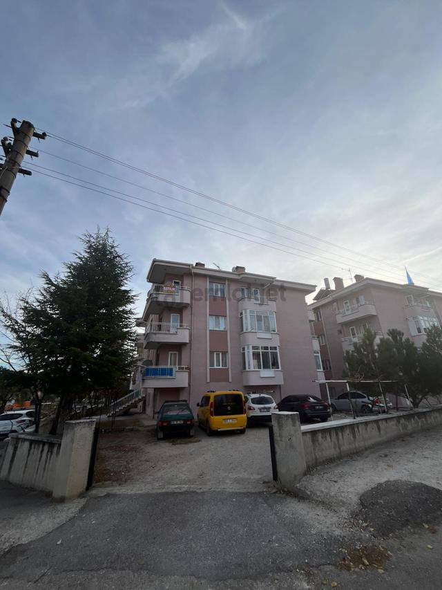Afyon Üçok Emlaktan Mareşal F Çakmak Mah Satılık 3+1 Daire 3